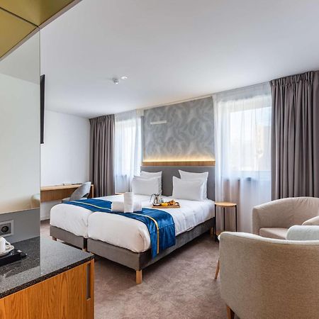 Brit Hotel Privilege Paris Rosny-Sous-Bois Exterior photo